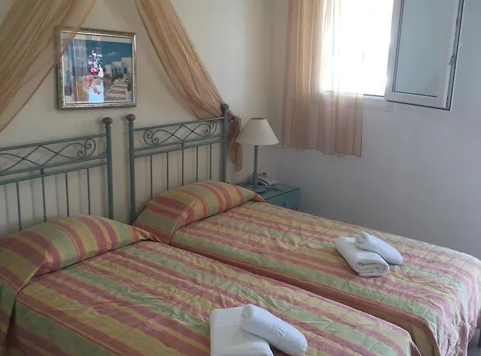 Vana Holidays 2* אורנוס