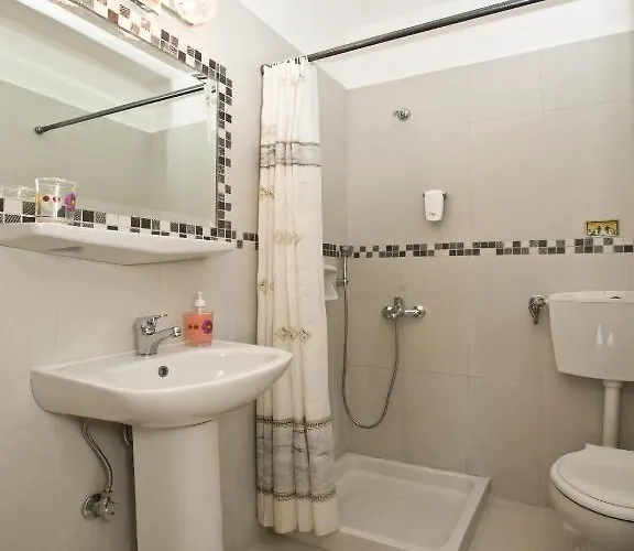 Ξενοδοχείο Vana Holidays 2*