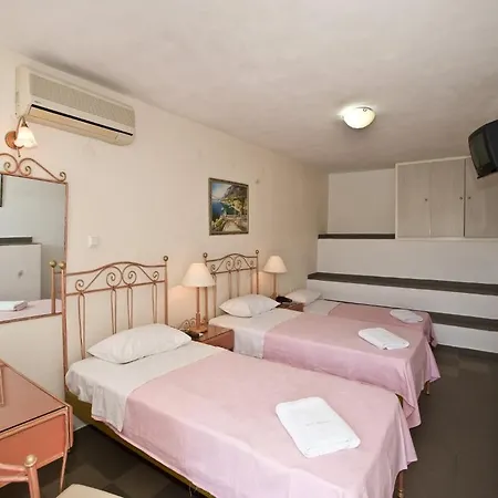 Vana Holidays فندق 2*